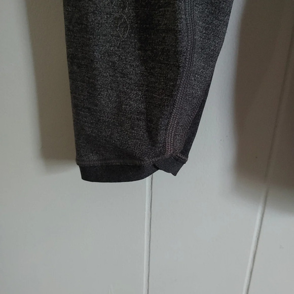 Lululemon Featherlight Tight Gray Size 4 Inseam 25in EUC - Picture 2 of 9